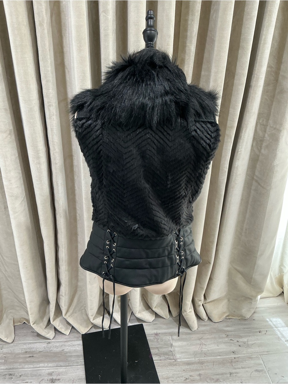 Guess Black Quilted Vest with Faux Fur Collar - Picture 3 of 5